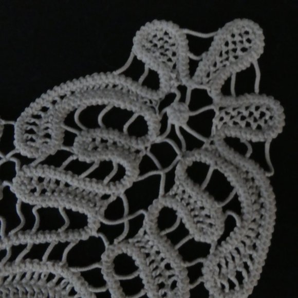 Beautiful Vintage Handmade Crochet Doily - Picture 3 of 6